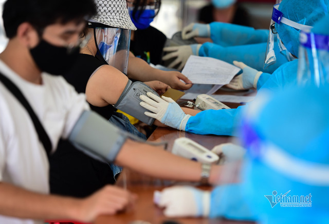 Thủ tướng chủ trì sơ kết phòng, chống dịch với 23 địa phương giãn cách xã hội Thu tuong chu tri so ket phong, chong dich voi 23 dia phuong gian cach xa hoi
