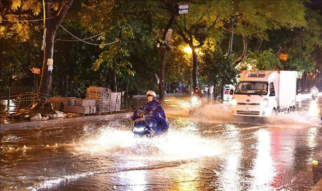 Hà Nội và 15 tỉnh phía Bắc tiếp tục có mưa to Ha Noi va 15 tinh phia Bac tiep tuc co mua to