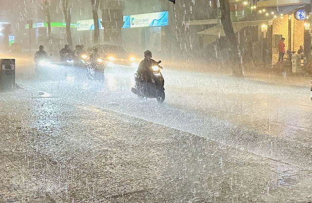Ngày 22/8: Bắc Bộ tiếp tục có mưa to, Trung Bộ nắng nóng Ngay 22/8: Bac Bo tiep tuc co mua to, Trung Bo nang nong