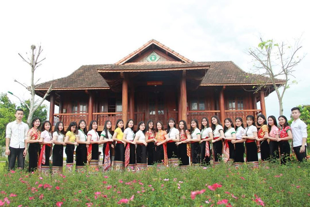 Trường học ở Nghệ An có hàng chục học sinh đỗ đại học trên 30 điểm - Hình 5 Truong hoc o Nghe An co hang chuc hoc sinh do dai hoc tren 30 diem-Hinh-5