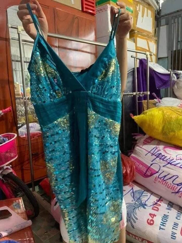 Ngao ngán với loạt quần áo cũ tặng bà con vùng lũ - Hình 3 Ngao ngan voi loat quan ao cu tang ba con vung lu-Hinh-3
