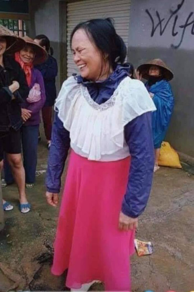 Ngao ngán với loạt quần áo cũ tặng bà con vùng lũ - Hình 6 Ngao ngan voi loat quan ao cu tang ba con vung lu-Hinh-6