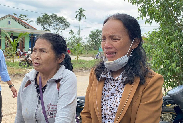 Tìm người mất tích vụ thủy điện Rào Trăng 3: Chờ tin con trong nước mắt Tim nguoi mat tich vu thuy dien Rao Trang 3: Cho tin con trong nuoc mat
