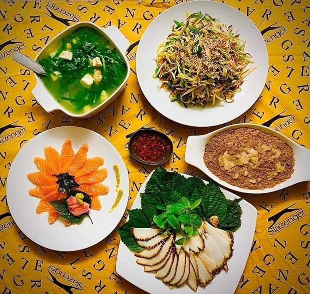 Rao bán ốc biển khổng lồ, nặng 2kg đủ 5 người ăn - Hình 4 Rao ban oc bien khong lo, nang 2kg du 5 nguoi an-Hinh-4