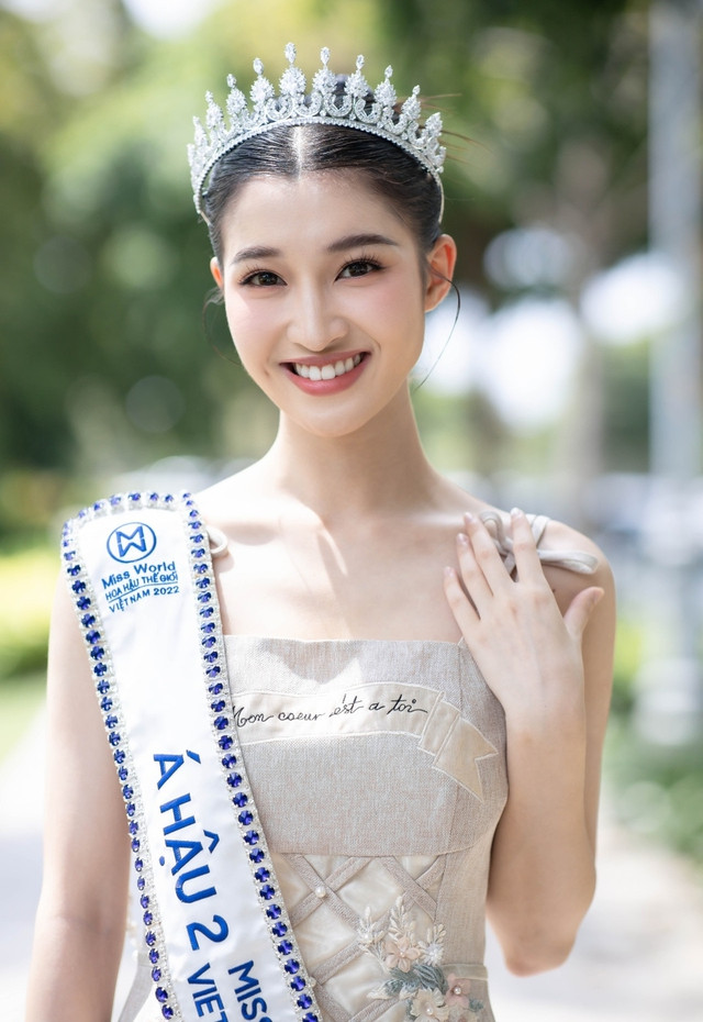 Á hậu Phương Nhi tiết lộ độc thân, nhưng "u mê" một nam ca sĩ A hau Phuong Nhi tiet lo doc than, nhung