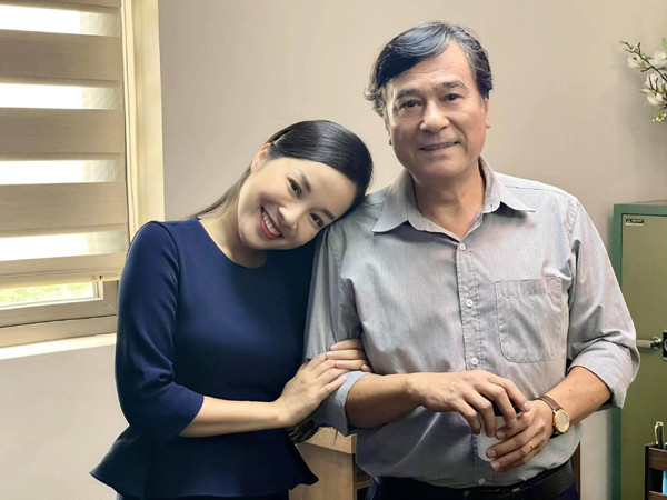 Tuổi xế chiều lên chức ông của bố Tuệ Nhi trong “11 tháng 5 ngày“ - Hình 2 Tuoi xe chieu len chuc ong cua bo Tue Nhi trong “11 thang 5 ngay“-Hinh-2