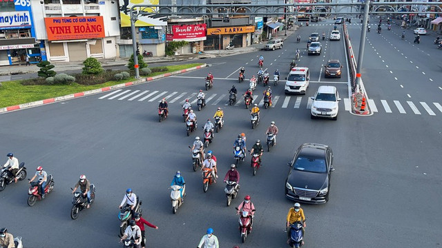 Xe buýt, taxi, xe công nghệ, xe du lịch... ở TP HCM sẽ chạy lại từ ngày 5/10 Xe buyt, taxi, xe cong nghe, xe du lich... o TP HCM se chay lai tu ngay 5/10