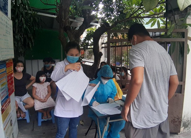 22 nhân viên Bệnh viện Bệnh Nhiệt đới TPHCM nghi mắc COVID-19 - Hình 2 22 nhan vien Benh vien Benh Nhiet doi TPHCM nghi mac COVID-19-Hinh-2