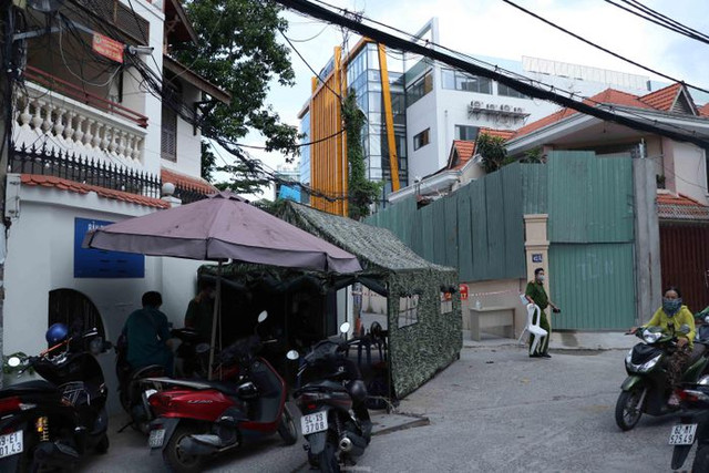 Phong tỏa tòa nhà có 20 người mắc COVID-19 ở TPHCM - Hình 4 Phong toa toa nha co 20 nguoi mac COVID-19 o TPHCM-Hinh-4
