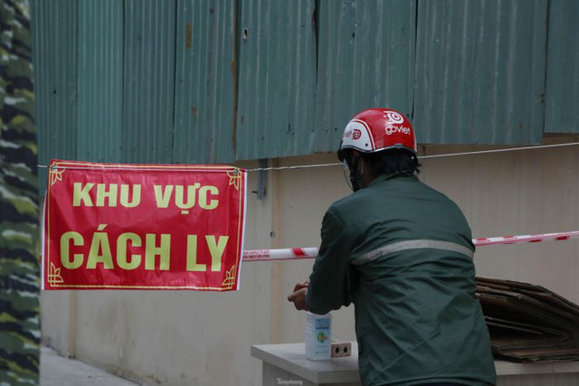 Phong tỏa tòa nhà có 20 người mắc COVID-19 ở TPHCM Phong toa toa nha co 20 nguoi mac COVID-19 o TPHCM