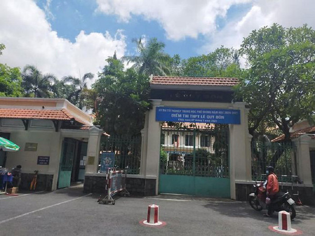 Thí sinh TPHCM ngất xỉu tại phòng thi, test nhanh phát hiện dương tính nCoV Thi sinh TPHCM ngat xiu tai phong thi, test nhanh phat hien duong tinh nCoV