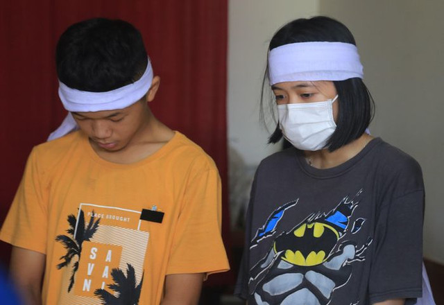 Bố qua đời, nữ sinh nén nỗi đau dự kỳ thi THPT Bo qua doi, nu sinh nen noi dau du ky thi THPT
