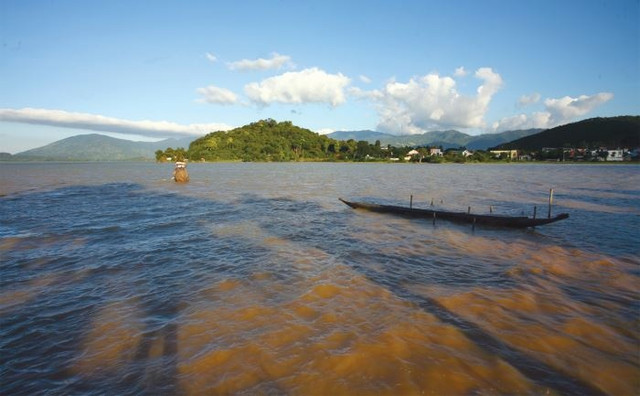 Hồ Lắk thơ mộng giữa đại ngàn Tây Nguyên ảnh 1 Hồ Lắk thơ mộng giữa đại ngàn Tây Nguyên