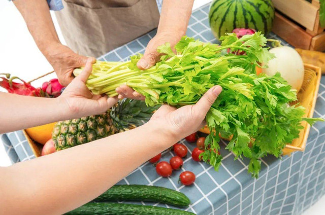 Loại rau chứa nhiều canxi hơn sữa, mỗi ngày ăn thêm khỏe mạnh - Hình 6 Loai rau chua nhieu canxi hon sua, moi ngay an them khoe manh-Hinh-6