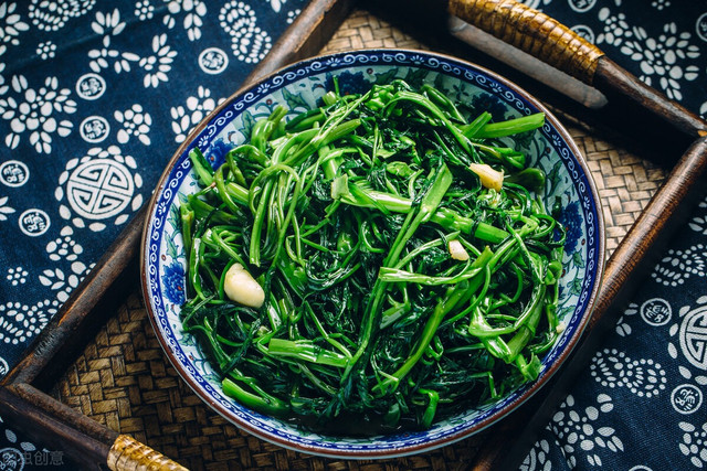 Loại rau chứa nhiều canxi hơn sữa, mỗi ngày ăn thêm khỏe mạnh - Hình 7 Loai rau chua nhieu canxi hon sua, moi ngay an them khoe manh-Hinh-7