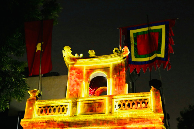 Mãn nhãn với màn trình diễn nghệ thuật ánh sáng 3D tại Ô Quan Chưởng - Hình 5 Man nhan voi man trinh dien nghe thuat anh sang 3D tai O Quan Chuong-Hinh-5