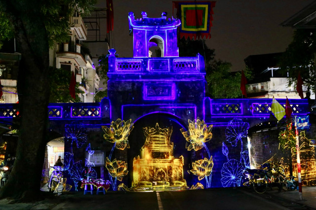 Mãn nhãn với màn trình diễn nghệ thuật ánh sáng 3D tại Ô Quan Chưởng - Hình 3 Man nhan voi man trinh dien nghe thuat anh sang 3D tai O Quan Chuong-Hinh-3