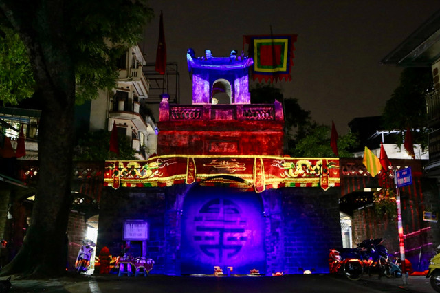 Mãn nhãn với màn trình diễn nghệ thuật ánh sáng 3D tại Ô Quan Chưởng - Hình 8 Man nhan voi man trinh dien nghe thuat anh sang 3D tai O Quan Chuong-Hinh-8