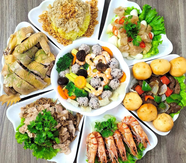 Khách đổ dồn đặt cỗ cúng ông Táo, nhà hàng quá tải Khach do don dat co cung ong Tao, nha hang qua tai