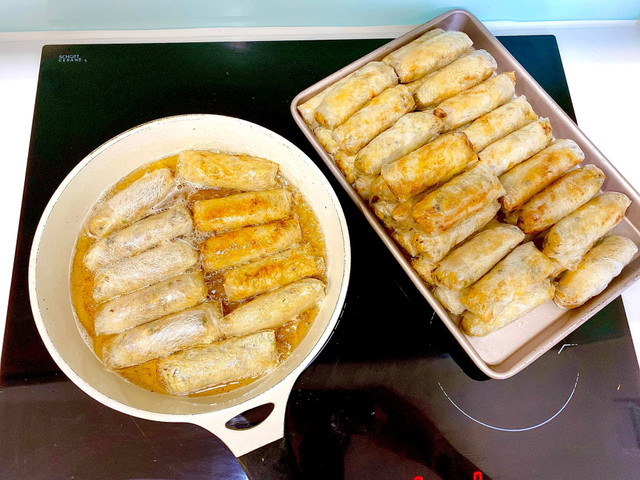 Bí quyết làm nem rán giòn rụm và pha nước chấm chuẩn vị - Hình 7 Bi quyet lam nem ran gion rum va pha nuoc cham chuan vi-Hinh-7