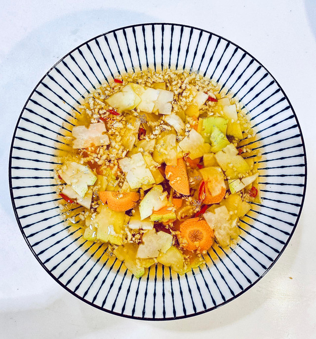 Bí quyết làm nem rán giòn rụm và pha nước chấm chuẩn vị - Hình 5 Bi quyet lam nem ran gion rum va pha nuoc cham chuan vi-Hinh-5