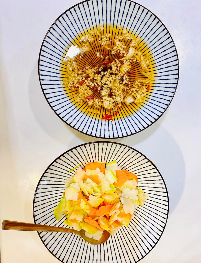 Bí quyết làm nem rán giòn rụm và pha nước chấm chuẩn vị - Hình 4 Bi quyet lam nem ran gion rum va pha nuoc cham chuan vi-Hinh-4