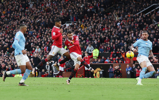 Ten Hag nhắn sếp bự MU: Muốn vô địch Premier League, rót thêm tiền! - Hình 2 Ten Hag nhan sep bu MU: Muon vo dich Premier League, rot them tien!-Hinh-2