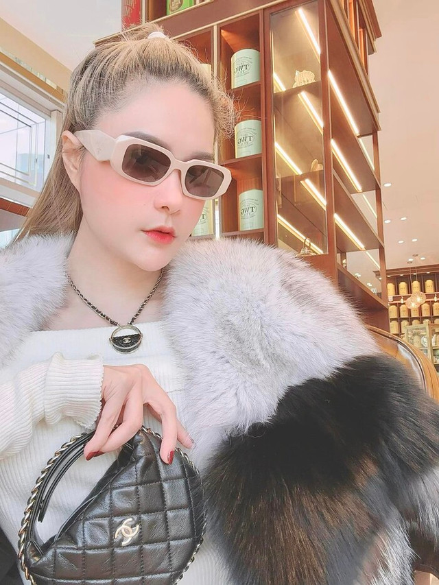 Đoàn Di Băng đựng rau bằng túi hiệu giá hơn trăm triệu - Hình 2 Doan Di Bang dung rau bang tui hieu gia hon tram trieu-Hinh-2