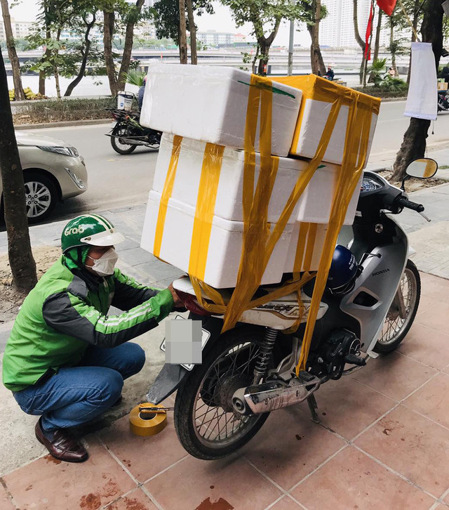 Giá tăng dựng đứng, cua hoàng đế vẫn ‘cháy hàng’ ngày Tết - Hình 3 Gia tang dung dung, cua hoang de van ‘chay hang’ ngay Tet-Hinh-3