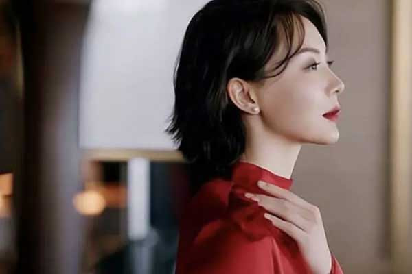 Tôi dẫn chồng đi họp lớp, phục vụ tới thì ai cũng phải sững sờ Toi dan chong di hop lop, phuc vu toi thi ai cung phai sung so