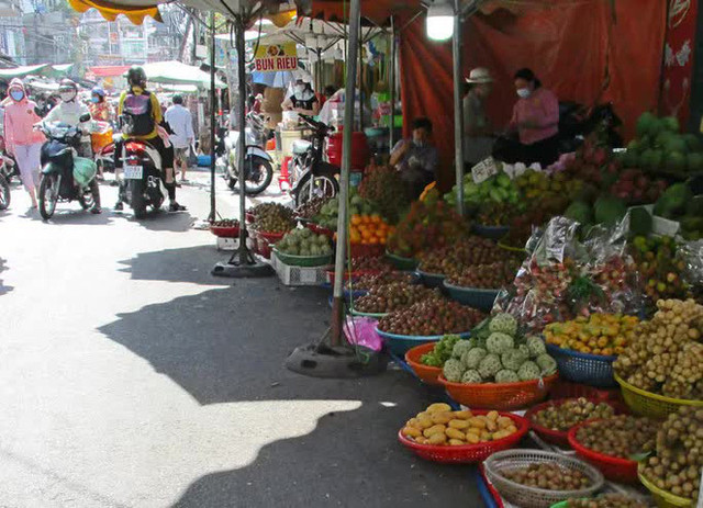 Xoài mút Trung Quốc bán chạy giữa lúc xoài Việt Nam thu hoạch rộ - Hình 2 Xoai mut Trung Quoc ban chay giua luc xoai Viet Nam thu hoach ro-Hinh-2