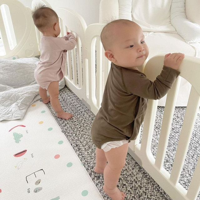 Hà Hồ khoe khoảnh khắc hai nhóc tỳ tập đứng - Hình 3 Ha Ho khoe khoanh khac hai nhoc ty tap dung-Hinh-3