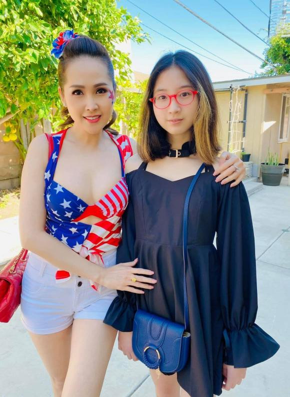 Ái nữ của Minh Thư càng lớn gu ăn mặc càng khác mẹ - Hình 2 Ai nu cua Minh Thu cang lon gu an mac cang khac me-Hinh-2