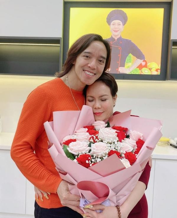 Việt Hương hết hồn khi nam đồng nghiệp "mê" ông xã mình - Hình 5 Viet Huong het hon khi nam dong nghiep