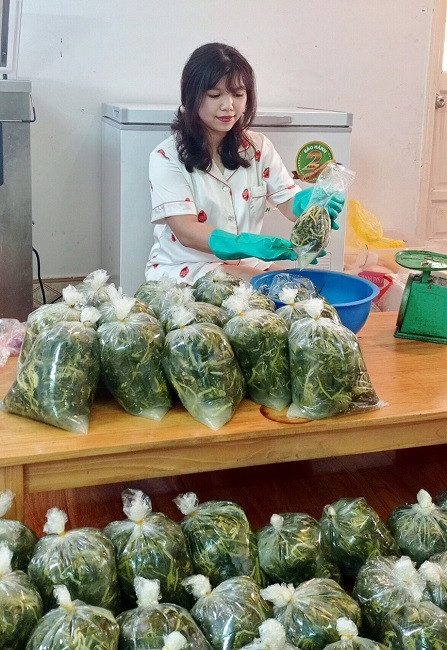 Món rau nhà nghèo thành đặc sản, chị em lùng mua tích trữ Mon rau nha ngheo thanh dac san, chi em lung mua tich tru
