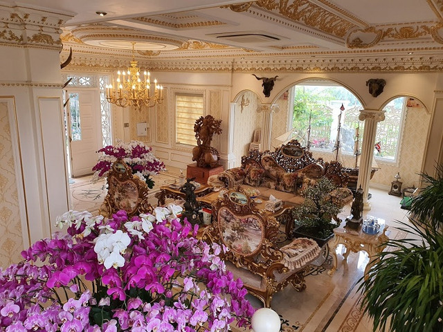 Đại gia Việt đua nhau xây lâu đài dát vàng, nội thất toàn gỗ quý - Hình 11 Dai gia Viet dua nhau xay lau dai dat vang, noi that toan go quy-Hinh-11