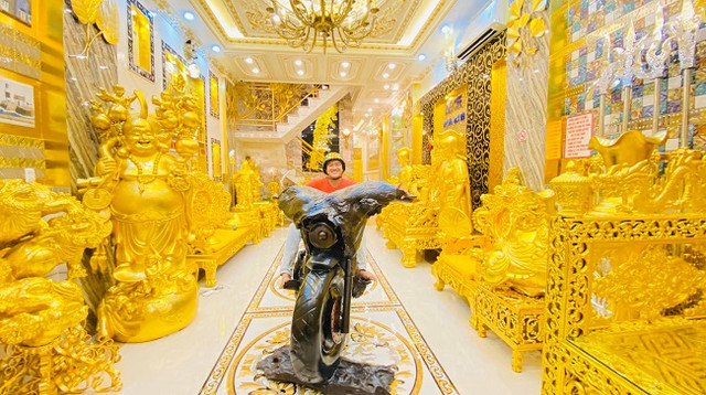 Đại gia Việt đua nhau xây lâu đài dát vàng, nội thất toàn gỗ quý - Hình 5 Dai gia Viet dua nhau xay lau dai dat vang, noi that toan go quy-Hinh-5