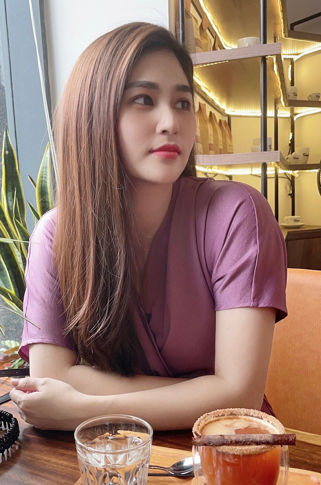 Vẻ đẹp mặn mà của BTV Minh Trang thời sự 19h ảnh 9 Vẻ đẹp mặn mà của BTV Minh Trang thời sự 19h ảnh 9