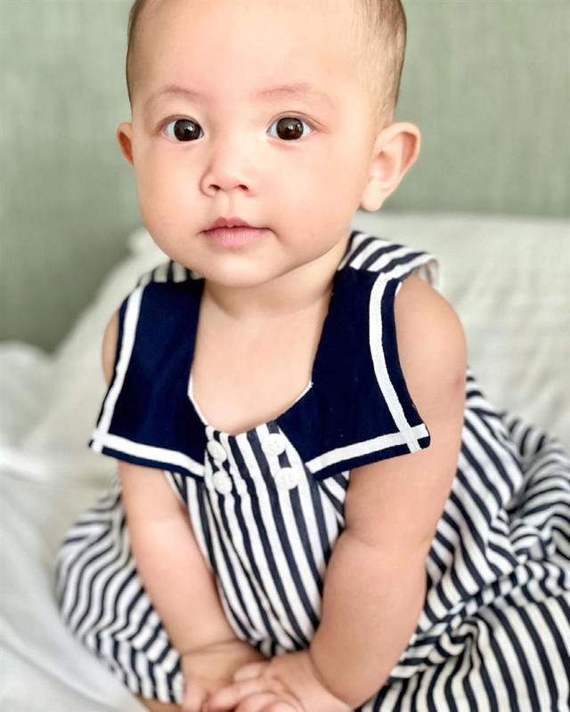 Tan chảy nụ cười "hoa hậu" của con gái Hồ Ngọc Hà - Hình 13 Tan chay nu cuoi