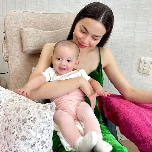 Tan chảy nụ cười "hoa hậu" của con gái Hồ Ngọc Hà - Hình 9 Tan chay nu cuoi