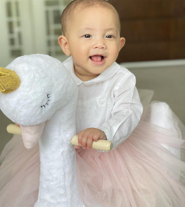Tan chảy nụ cười "hoa hậu" của con gái Hồ Ngọc Hà - Hình 7 Tan chay nu cuoi