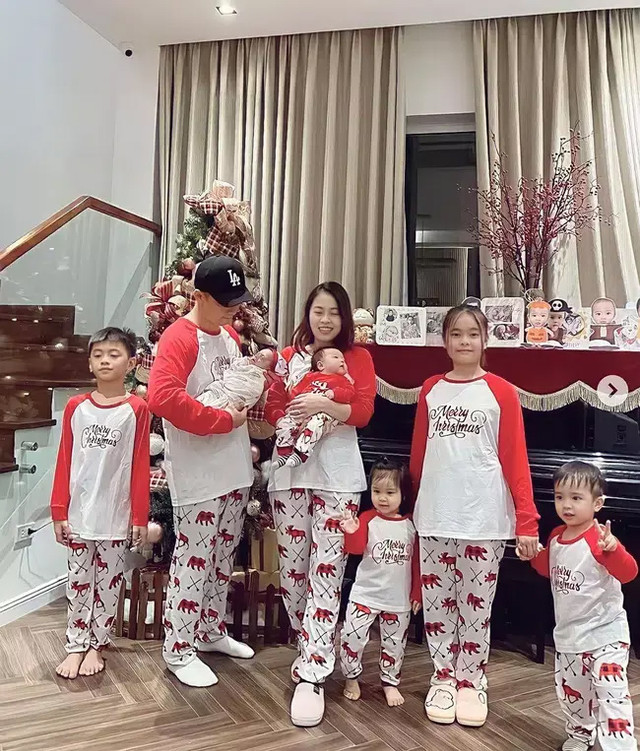 Ngoại hình trẻ đẹp ở tuổi 55 của mẹ ruột Hằng Túi - Hình 6 Ngoai hinh tre dep o tuoi 55 cua me ruot Hang Tui-Hinh-6
