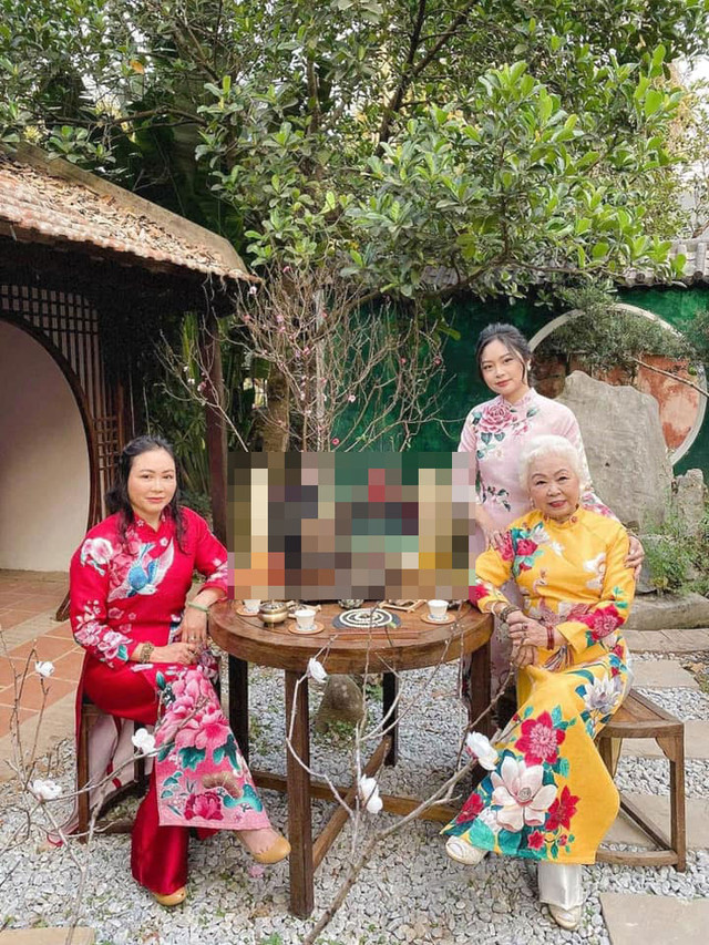 Ngoại hình trẻ đẹp ở tuổi 55 của mẹ ruột Hằng Túi - Hình 4 Ngoai hinh tre dep o tuoi 55 cua me ruot Hang Tui-Hinh-4