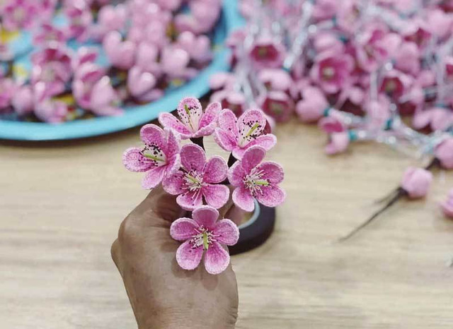 Hoa đào len sợi, giá chục triệu vẫn khó mua - Hình 2 Hoa dao len soi, gia chuc trieu van kho mua-Hinh-2