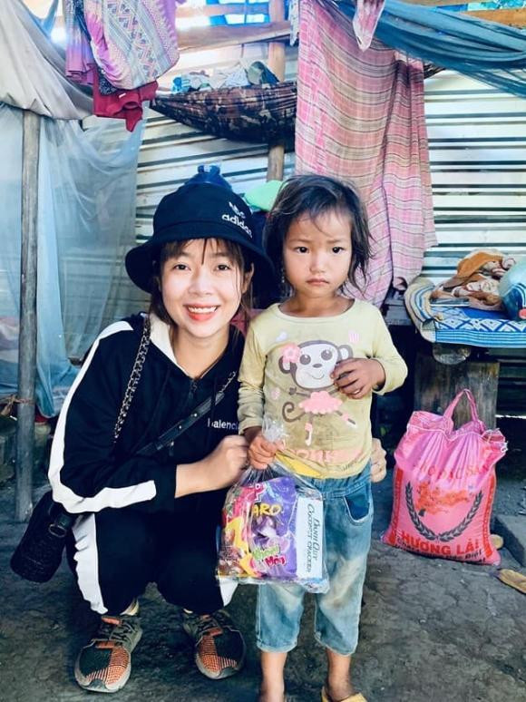 Biên tập viên Hoa Lài : Cô gái viết nên câu chuyện của tình người Bien tap vien Hoa Lai : Co gai viet nen cau chuyen cua tinh nguoi