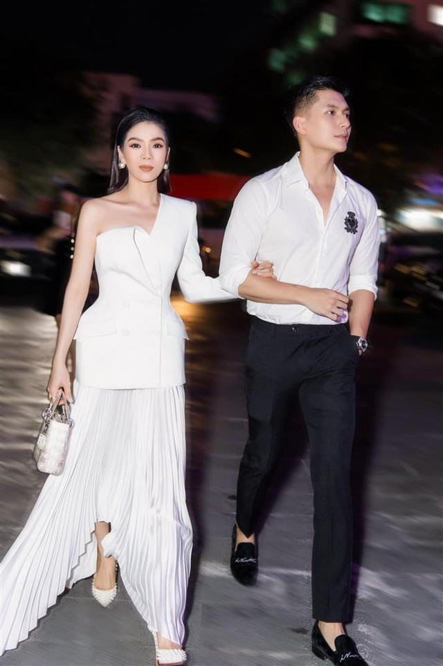 Lệ Quyên xăm trổ vì mê mệt tình trẻ? - Hình 3 Le Quyen xam tro vi me met tinh tre?-Hinh-3
