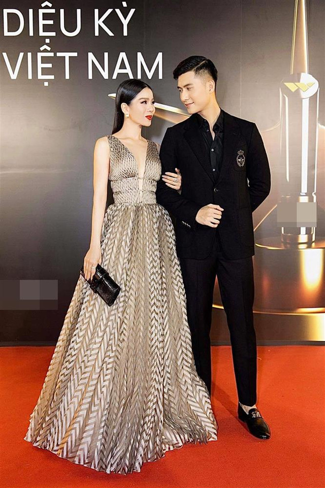 Lệ Quyên xăm trổ vì mê mệt tình trẻ? - Hình 4 Le Quyen xam tro vi me met tinh tre?-Hinh-4