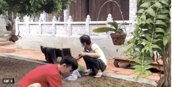 Hoài Linh tiều tụy giữa tâm bão từ thiện? - Hình 2 Hoai Linh tieu tuy giua tam bao tu thien?-Hinh-2