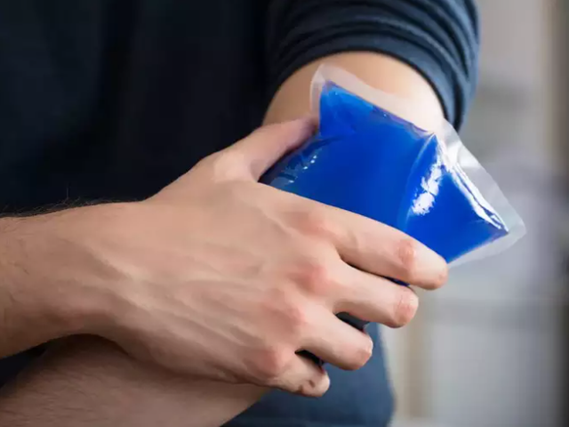 Vì sao không nên chà xát hoặc xoa bóp vùng da sau khi tiêm vaccine? - Hình 4 Vi sao khong nen cha xat hoac xoa bop vung da sau khi tiem vaccine?-Hinh-4