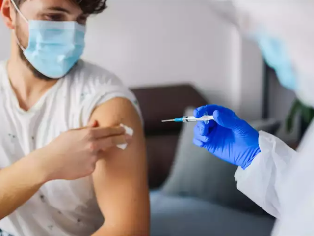 Vì sao không nên chà xát hoặc xoa bóp vùng da sau khi tiêm vaccine? Vi sao khong nen cha xat hoac xoa bop vung da sau khi tiem vaccine?